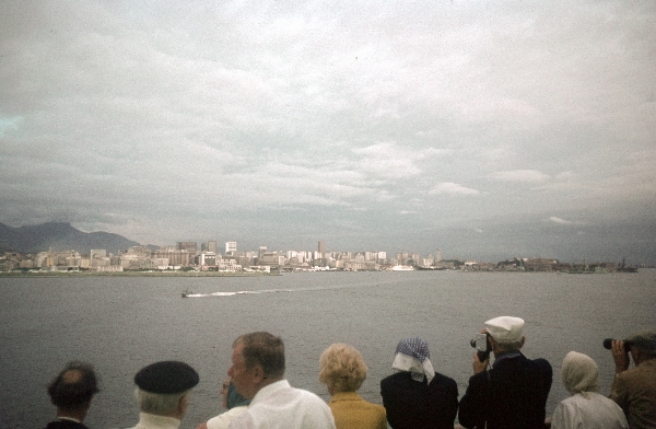 1969. Brasilien. Rio de Janeiro.
1969. Brasilien. Rio de Janeiro. vor der Einfahrt.
Schlüsselwörter: 1969;Brasilien;Rio de Janeiro