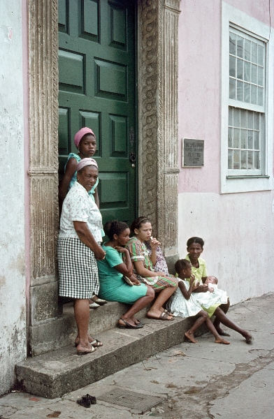 1969. Brasilien. Salvador. Bahia.
1969. Brasilien. Salvador. Bahia. Frauen mit Kindern.
Schlüsselwörter: 1969;Bahia;Brasilien;Salvador