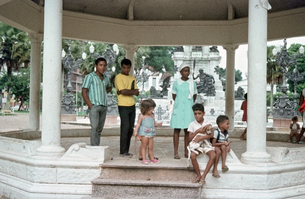 1969. Brasilien. Salvador. Bahia.
1969. Brasilien. Salvador. Bahia. Kinder im Park.
Schlüsselwörter: 1969;Bahia;Brasilien;Salvador