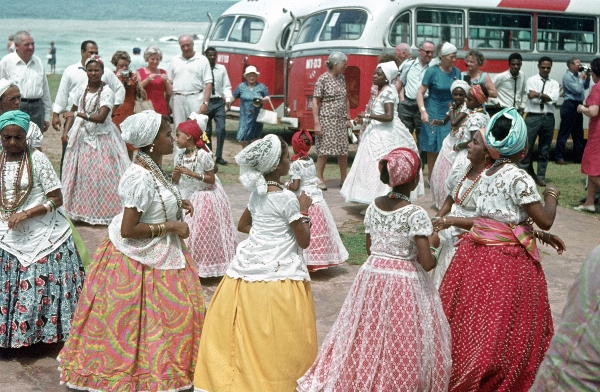 1969. Brasilien. Salvador. Bahia.
1969. Brasilien. Salvador. Bahia. Tänze.
Schlüsselwörter: 1969;Bahia;Brasilien;Salvador