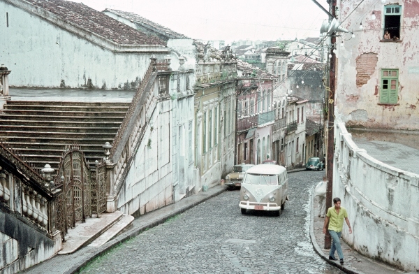 1969. Brasilien. Salvador. Bahia.
1969. Brasilien. Salvador. Bahia. alte Gasse.
Schlüsselwörter: 1969;Bahia;Brasilien;Salvador