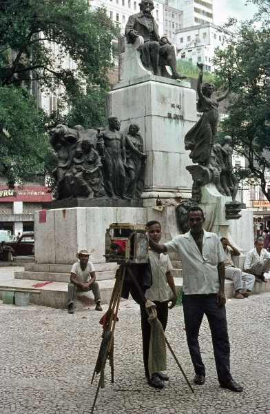 1969. Brasilien. Salvador. Bahia.
1969. Brasilien. Salvador. Bahia. Straßenphotograph.
Schlüsselwörter: 1969;Bahia;Brasilien;Salvador