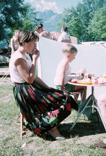 1958. Schweiz. Luzern. Beim Vierwaldstätter See. Campingplatz
1958. Schweiz. Luzern. Beim Vierwaldstätter See. Campingplatz. Kinder
Schlüsselwörter: 1958;Campingplatz;Kinder;Luzern;Schweiz;Zelte