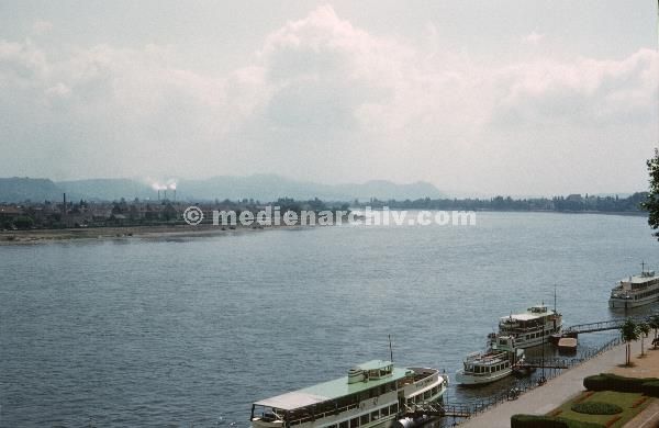 1958. Nordrhein-Westfalen. Bonn. Rhein
1958. Nordrhein-Westfalen. Bonn. Rhein. Ausflugsdampfer. Boote. Schiffe
Schlüsselwörter: 1958;Ausflugsdampfer;Bonn;Boote;Nordrhein-Westfalen;Rhein;Schiffe