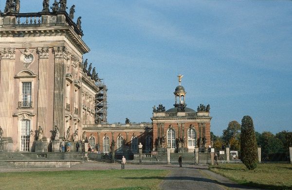 um 1980. DDR. Brandenburg. Potsdam. Schlosspark Sanssouci. Neues Palais
um 1980. DDR. Brandenburg. Potsdam. Schlosspark Sanssouci. Neues Palais
Schlüsselwörter: 1980;Brandenburg;DDR;Neues Palais;Potsdam;Sanssouci