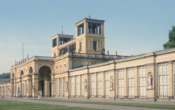 um 1980. DDR. Brandenburg. Potsdam. Schlosspark Sanssouci. Orangerie
um 1980. DDR. Brandenburg. Potsdam. Schlosspark Sanssouci. Orangerie
Schlüsselwörter: 1980;Brandenburg;DDR;Orangerie;Potsdam;Sanssouci