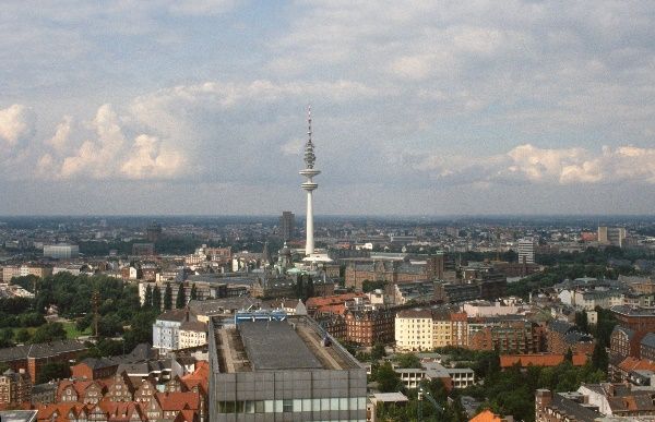 um 1975. Hamburg. Fernsehturm
um 1975. Hamburg. Fernsehturm
Schlüsselwörter: Deutschland;Fernsehturm;Hamburg