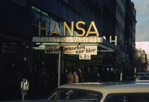 1977. Hamburg. Hansa-Theater
1977. Hamburg. Hansa-Theater
Schlüsselwörter: Hamburg;Deutschland;1977;Hansa-Theater
