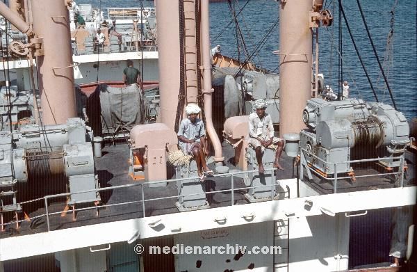 1958. Afrika. Ägypten. Kairo. Suez. Suezkanal. Sueskanal. Schiffe. Schifffahrt. -  Africa. Egypt.
1958. Afrika. Ägypten. Kairo. Suez. Suezkanal. Sueskanal. Schiffe. Schifffahrt. -  Africa. Egypt.
Schlüsselwörter: 1958;Africa;Afrika;Egypt;Frachter;Kairo;Schiffe;Schifffahrt;Seefahrt;Sueskanal;Suez;Suezkanal;Ägypten