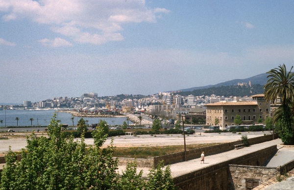 1989. Spanien. Balearen. Mallorca.
1989. Spanien. Balearen. Mallorca.
Schlüsselwörter: 1989;Balearen;Mallorca;Spanien