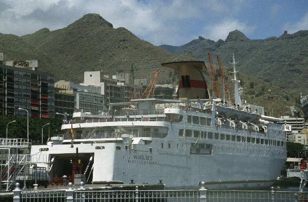 1991. Spanien. Kanarische Inseln. Teneriffa. Meer. Schiffe
1991. Spanien. Kanarische Inseln. Teneriffa. Meer. Schiffe. Küste.
Schlüsselwörter: 1991;Hafen;Kanarische Inseln;Meer;Schiffe;Spanien;Teneriffa