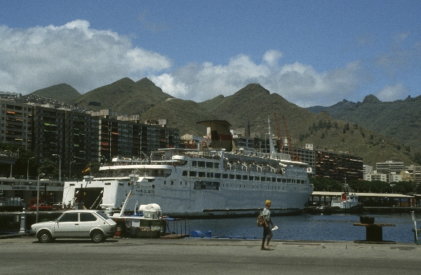 1991. Spanien. Kanarische Inseln. Teneriffa
1991. Spanien. Kanarische Inseln. Teneriffa
Schlüsselwörter: 1991;Hafen;Kanarische Inseln;Meer;Schiffe;Spanien;Teneriffa