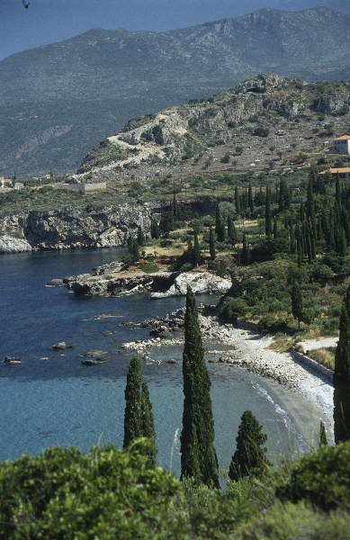 Juni 1991. Griechenland. Pinien. Küste. Meer.Strand
Juni 1991. Griechenland. Pinien. Küste. Meer.Strand
Schlüsselwörter: 1991;Griechenland;Küste;Meer