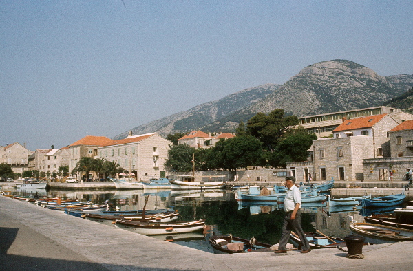Mai 1983. Kroatien. Dalmatien. ehemaliges Jugoslawien.
Mai 1983. Kroatien. Dalmatien. ehemaliges Jugoslawien. Adria. Rotel Reise / Bus - Schiff- Hotel:  Split, Dubrovnik, Korcula (Insel) - Hvar (Insel)
Fotos: Helga Müller
Schlüsselwörter: Jugoslawien;Kroatien;Dalmatien;1983;Adria