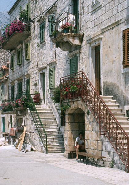 Mai 1983. Kroatien. Dalmatien. ehemaliges Jugoslawien.
Mai 1983. Kroatien. Dalmatien. ehemaliges Jugoslawien. Adria. Rotel Reise / Bus - Schiff- Hotel:  Split, Dubrovnik, Korcula (Insel) - Hvar (Insel)
Fotos: Helga Müller
Schlüsselwörter: Jugoslawien;Kroatien;Dalmatien;1983;Adria