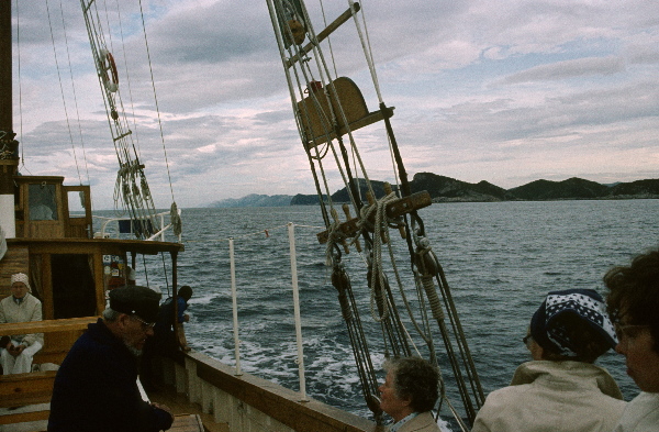 Mai 1983. Kroatien. Dalmatien. ehemaliges Jugoslawien.
Mai 1983. Kroatien. Dalmatien. ehemaliges Jugoslawien. Adria. Rotel Reise / Bus - Schiff- Hotel:  Split, Dubrovnik, Korcula (Insel) - Hvar (Insel)
Fotos: Helga Müller
Schlüsselwörter: Jugoslawien;Kroatien;Dalmatien;1983;Adria