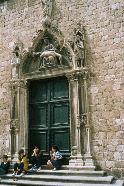 Mai 1983. Kroatien. Dalmatien. ehemaliges Jugoslawien.
Mai 1983. Kroatien. Dalmatien. ehemaliges Jugoslawien. Adria. Rotel Reise / Bus - Schiff- Hotel:  Split, Dubrovnik, Korcula (Insel) - Hvar (Insel)
Fotos: Helga Müller
Schlüsselwörter: Jugoslawien;Kroatien;Dalmatien;1983;Adria