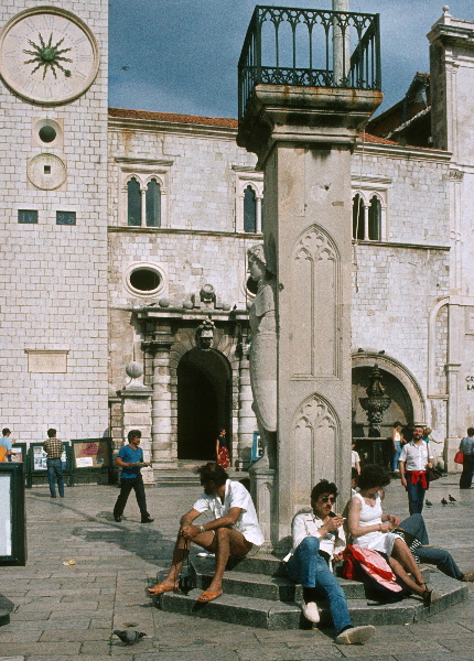 Mai 1983. Kroatien. Dalmatien. ehemaliges Jugoslawien.
Mai 1983. Kroatien. Dalmatien. ehemaliges Jugoslawien. Adria. Rotel Reise / Bus - Schiff- Hotel:  Split, Dubrovnik, Korcula (Insel) - Hvar (Insel)
Fotos: Helga Müller
Schlüsselwörter: Jugoslawien;Kroatien;Dalmatien;1983;Adria