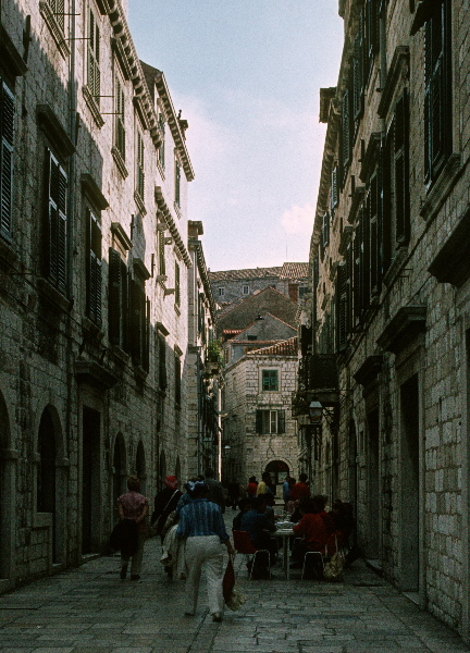 Mai 1983. Kroatien. Dalmatien. ehemaliges Jugoslawien.
Mai 1983. Kroatien. Dalmatien. ehemaliges Jugoslawien. Adria. Rotel Reise / Bus - Schiff- Hotel:  Split, Dubrovnik, Korcula (Insel) - Hvar (Insel)
Fotos: Helga Müller
Schlüsselwörter: Jugoslawien;Kroatien;Dalmatien;1983;Adria