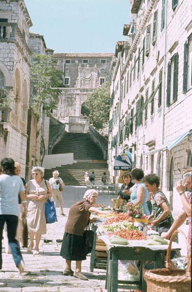 Mai 1983. Kroatien. Dalmatien. ehemaliges Jugoslawien.
Mai 1983. Kroatien. Dalmatien. ehemaliges Jugoslawien. Adria. Rotel Reise / Bus - Schiff- Hotel:  Split, Dubrovnik, Korcula (Insel) - Hvar (Insel)
Fotos: Helga Müller
Schlüsselwörter: Jugoslawien;Kroatien;Dalmatien;1983;Adria