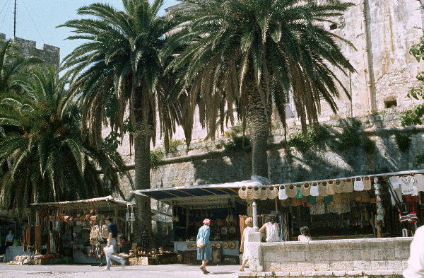 Mai 1983. Kroatien. Dalmatien. ehemaliges Jugoslawien.
Mai 1983. Kroatien. Dalmatien. ehemaliges Jugoslawien. Adria. Rotel Reise / Bus - Schiff- Hotel:  Split, Dubrovnik, Korcula (Insel) - Hvar (Insel)
Fotos: Helga Müller
Schlüsselwörter: Jugoslawien;Kroatien;Dalmatien;1983;Adria