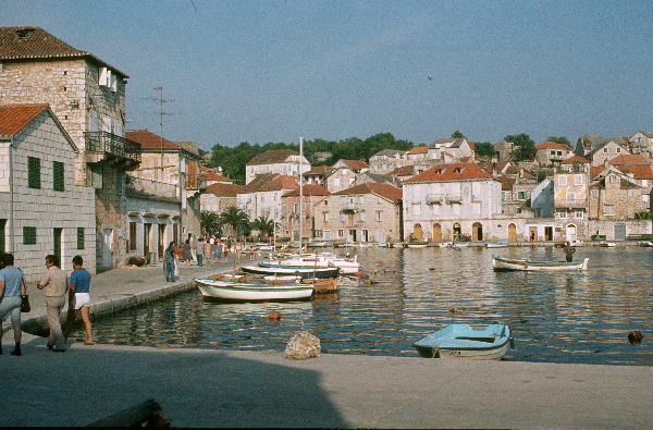 Mai 1983. Kroatien. Dalmatien. ehemaliges Jugoslawien.
Mai 1983. Kroatien. Dalmatien. ehemaliges Jugoslawien. Adria. Rotel Reise / Bus - Schiff- Hotel:  Split, Dubrovnik, Korcula (Insel) - Hvar (Insel)
Fotos: Helga Müller
Schlüsselwörter: Jugoslawien;Kroatien;Dalmatien;1983;Adria