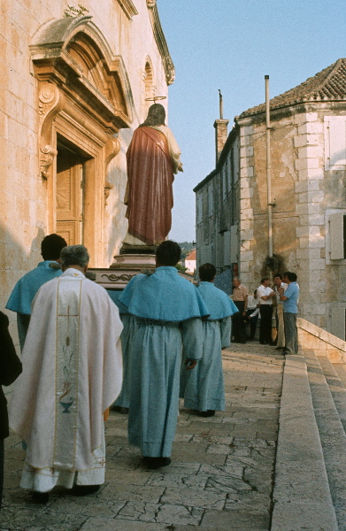 Mai 1983. Kroatien. Dalmatien. ehemaliges Jugoslawien.
Mai 1983. Kroatien. Dalmatien. ehemaliges Jugoslawien. Adria. Rotel Reise / Bus - Schiff- Hotel:  Split, Dubrovnik, Korcula (Insel) - Hvar (Insel)
Fotos: Helga Müller
Schlüsselwörter: Jugoslawien;Kroatien;Dalmatien;1983;Adria