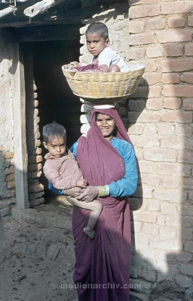 vermutlich 1974. Indien
vermutlich 1974. Indien
Schlüsselwörter: 1974;Indien