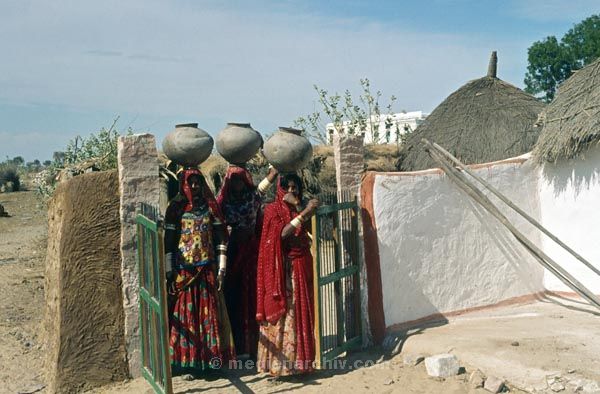 vermutlich 1974. Indien
vermutlich 1974. Indien
Schlüsselwörter: 1974;Indien