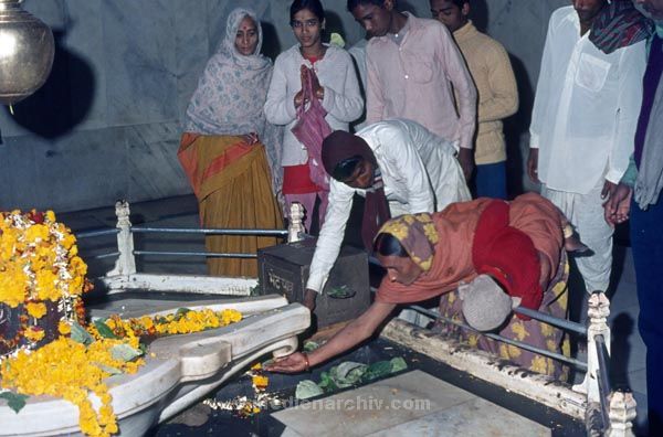 vermutlich 1974. Indien
vermutlich 1974. Indien
Schlüsselwörter: 1974;Indien