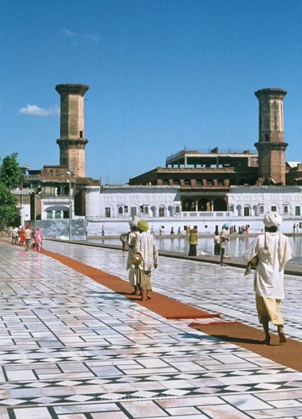 vermutlich 1974. Indien. Punjab. Panjabi. Amritsar
vermutlich 1974. Indien. Punjab. Panjabi. Amritsar früher Ramdaspur.
Schlüsselwörter: 1974;Amritsar;Indien;Panjabi;Punjab