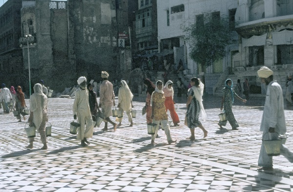vermutlich 1974. Indien. Punjab. Panjabi. Amritsar
vermutlich 1974. Indien. Punjab. Panjabi. Amritsar früher Ramdaspur.
Schlüsselwörter: 1974;Amritsar;Indien;Panjabi;Punjab