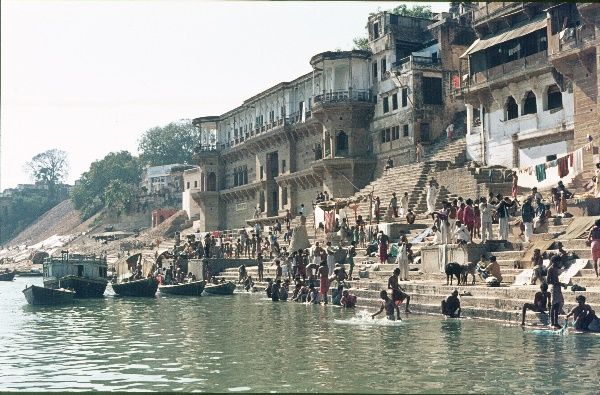 1974. Indien. Uttar Pradesh. Varanasi. Benares. Am Fluss Ganges.
1974. Indien. Uttar Pradesh. Varanasi. Benares. Am Fluss Ganges.
Schlüsselwörter: 1974;Benares;Ganges;Ghats;Indien;Uttar Pradesh;Varanasi