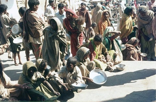 1974. Indien. Uttar Pradesh. Varanasi. Benares. Am Fluss Ganges.
1974. Indien. Uttar Pradesh. Varanasi. Benares. Am Fluss Ganges.
Schlüsselwörter: 1974;Benares;Ganges;Ghats;Indien;Uttar Pradesh;Varanasi