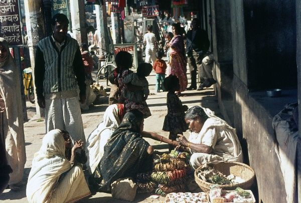 1974. Indien. Uttar Pradesh. Varanasi. Benares. Am Fluss Ganges.
1974. Indien. Uttar Pradesh. Varanasi. Benares. Am Fluss Ganges.
Schlüsselwörter: 1974;Benares;Ganges;Ghats;Indien;Uttar Pradesh;Varanasi