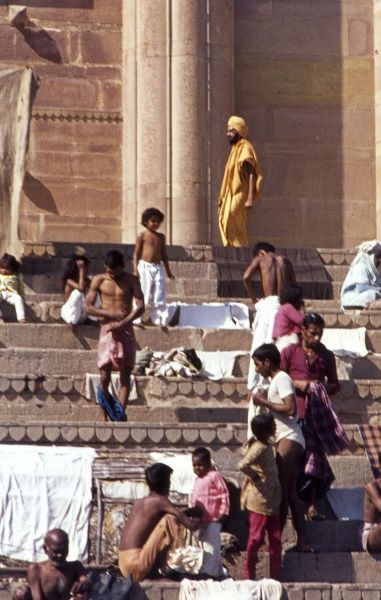 1974. Indien. Uttar Pradesh. Varanasi. Benares. Am Fluss Ganges.
1974. Indien. Uttar Pradesh. Varanasi. Benares. Am Fluss Ganges.
Schlüsselwörter: 1974;Benares;Ganges;Ghats;Indien;Uttar Pradesh;Varanasi