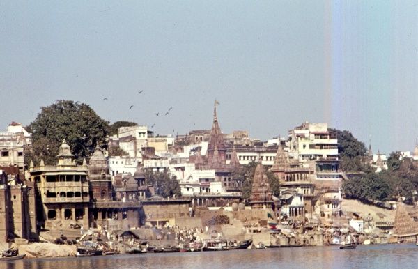 1974. Indien. Uttar Pradesh. Varanasi. Benares. Am Fluss Ganges.
1974. Indien. Uttar Pradesh. Varanasi. Benares. Am Fluss Ganges.
Schlüsselwörter: 1974;Benares;Ganges;Ghats;Indien;Uttar Pradesh;Varanasi