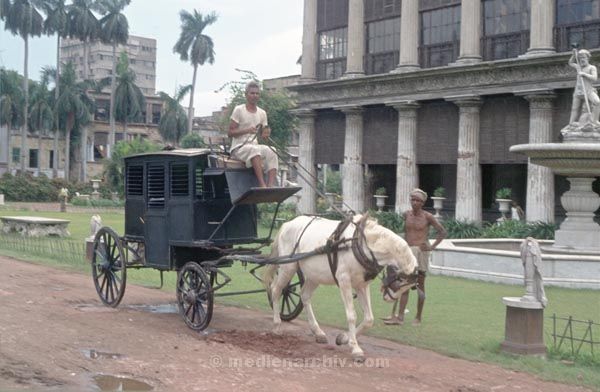 vermutlich 1974. Indien. Westbengalen. Kalkutta. Calcutta. Kolkata
vermutlich 1974. Indien. Westbengalen. Kalkutta. Calcutta. Kolkata
Schlüsselwörter: 1974;Calcutta;Indien;Kalkutta;Kolkata;Westbengalen