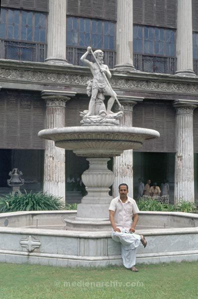 vermutlich 1974. Indien. Westbengalen. Kalkutta. Calcutta. Kolkata
vermutlich 1974. Indien. Westbengalen. Kalkutta. Calcutta. Kolkata
Schlüsselwörter: 1974;Calcutta;Indien;Kalkutta;Kolkata;Westbengalen