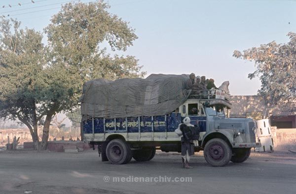 vermutlich 1974. Indien. Westbengalen. Kalkutta. Calcutta. Kolkata
vermutlich 1974. Indien. Westbengalen. Kalkutta. Calcutta. Kolkata
Schlüsselwörter: 1974;Calcutta;Indien;Kalkutta;Kolkata;Westbengalen