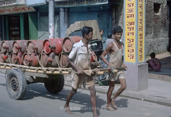 vermutlich 1974. Indien. Westbengalen. Kalkutta. Calcutta. Kolkata
vermutlich 1974. Indien. Westbengalen. Kalkutta. Calcutta. Kolkata
Schlüsselwörter: 1974;Calcutta;Indien;Kalkutta;Kolkata;Westbengalen