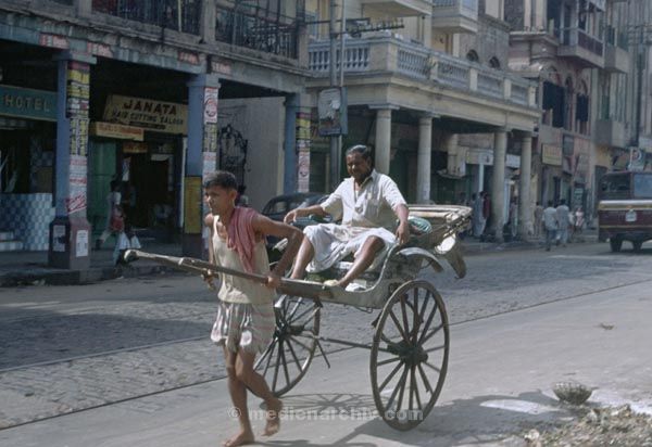 vermutlich 1974. Indien. Westbengalen. Kalkutta. Calcutta. Kolkata
vermutlich 1974. Indien. Westbengalen. Kalkutta. Calcutta. Kolkata
Schlüsselwörter: 1974;Calcutta;Indien;Kalkutta;Kolkata;Westbengalen