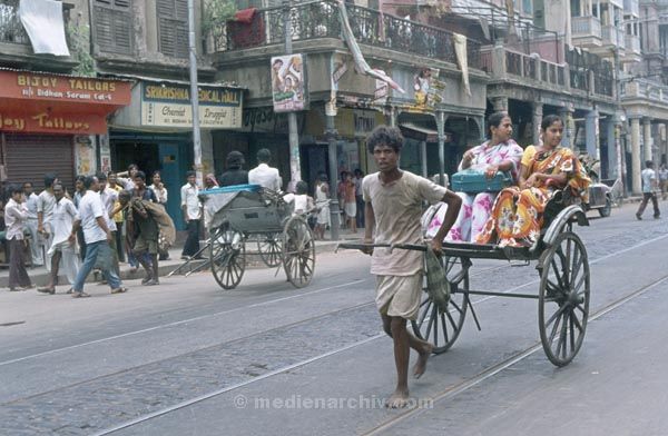 vermutlich 1974. Indien. Westbengalen. Kalkutta. Calcutta. Kolkata
vermutlich 1974. Indien. Westbengalen. Kalkutta. Calcutta. Kolkata
Schlüsselwörter: 1974;Calcutta;Indien;Kalkutta;Kolkata;Westbengalen