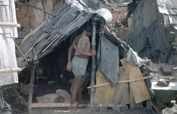 vermutlich 1974. Indien. Westbengalen. Kalkutta. Calcutta. Kolkata
vermutlich 1974. Indien. Westbengalen. Kalkutta. Calcutta. Kolkata
Schlüsselwörter: 1974;Calcutta;Indien;Kalkutta;Kolkata;Westbengalen