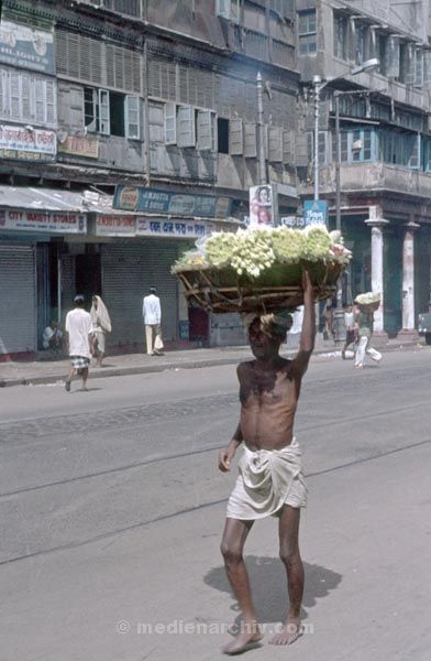 vermutlich 1974. Indien. Westbengalen. Kalkutta. Calcutta. Kolkata
vermutlich 1974. Indien. Westbengalen. Kalkutta. Calcutta. Kolkata
Schlüsselwörter: 1974;Calcutta;Indien;Kalkutta;Kolkata;Westbengalen