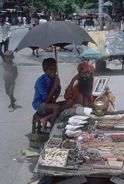 vermutlich 1974. Indien. Westbengalen. Kalkutta. Calcutta. Kolkata
vermutlich 1974. Indien. Westbengalen. Kalkutta. Calcutta. Kolkata
Schlüsselwörter: 1974;Calcutta;Indien;Kalkutta;Kolkata;Westbengalen