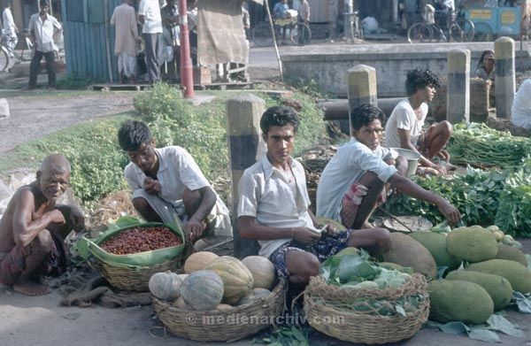 vermutlich 1974. Indien. Westbengalen. Kalkutta. Calcutta. Kolkata
vermutlich 1974. Indien. Westbengalen. Kalkutta. Calcutta. Kolkata
Schlüsselwörter: 1974;Calcutta;Indien;Kalkutta;Kolkata;Westbengalen