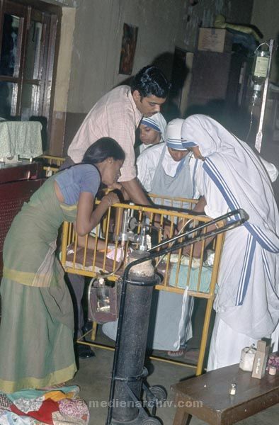 vermutlich 1974. Indien. Westbengalen. Kalkutta. Calcutta. Kolkata
vermutlich 1974. Indien. Westbengalen. Kalkutta. Calcutta. Kolkata
Schlüsselwörter: 1974;Calcutta;Indien;Kalkutta;Kolkata;Westbengalen