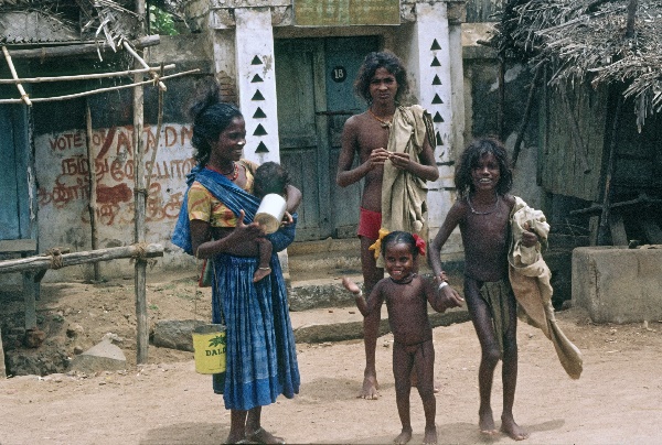 vermutlich 1974. Indien. Andhra Pradesh. Hyderabad.
vermutlich 1974. Indien. Andhra Pradesh. Hyderabad.
Schlüsselwörter: 1974;Andhra Pradesh;Hyderabad;Indien