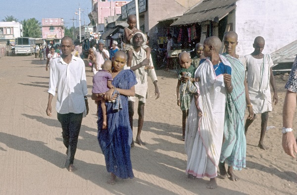 vermutlich 1974. Indien. Andhra Pradesh. Hyderabad.
vermutlich 1974. Indien. Andhra Pradesh. Hyderabad.
Schlüsselwörter: 1974;Andhra Pradesh;Hyderabad;Indien